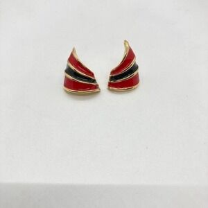 Chic Red Black Enamel Gold Tone Curved Fashion Stud Earrings
